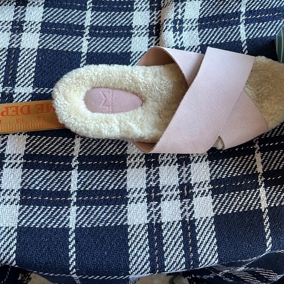 Marc Fisher Pink Suede and Shearling Crisscross Sandals Size 10M, NWT - Picture 9 of 10